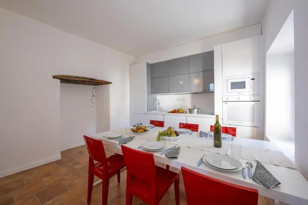 Poolside Apartment Cristina Bellano