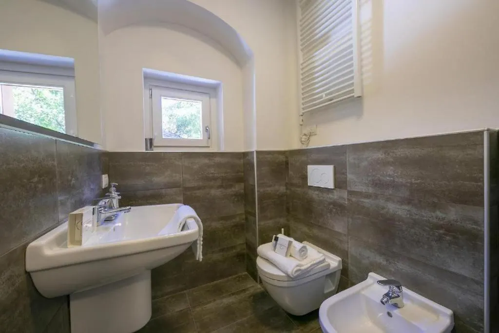 Poolside Apartment Cristina Bellano 0*,  Italy