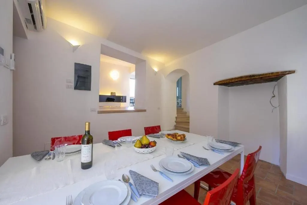 Poolside Apartment Cristina Bellano